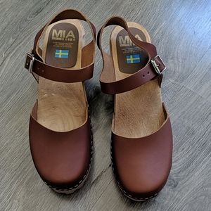 Brown MIA ABBA clogs